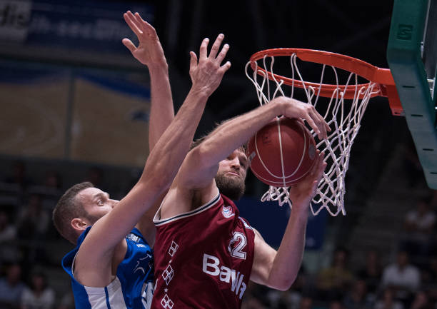 竞争激烈的 竞争激烈的